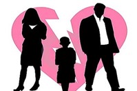 Tư vấn pháp luật: Giành quyền nuôi con khi ly hôn với chồng cờ bạc, bạo lực